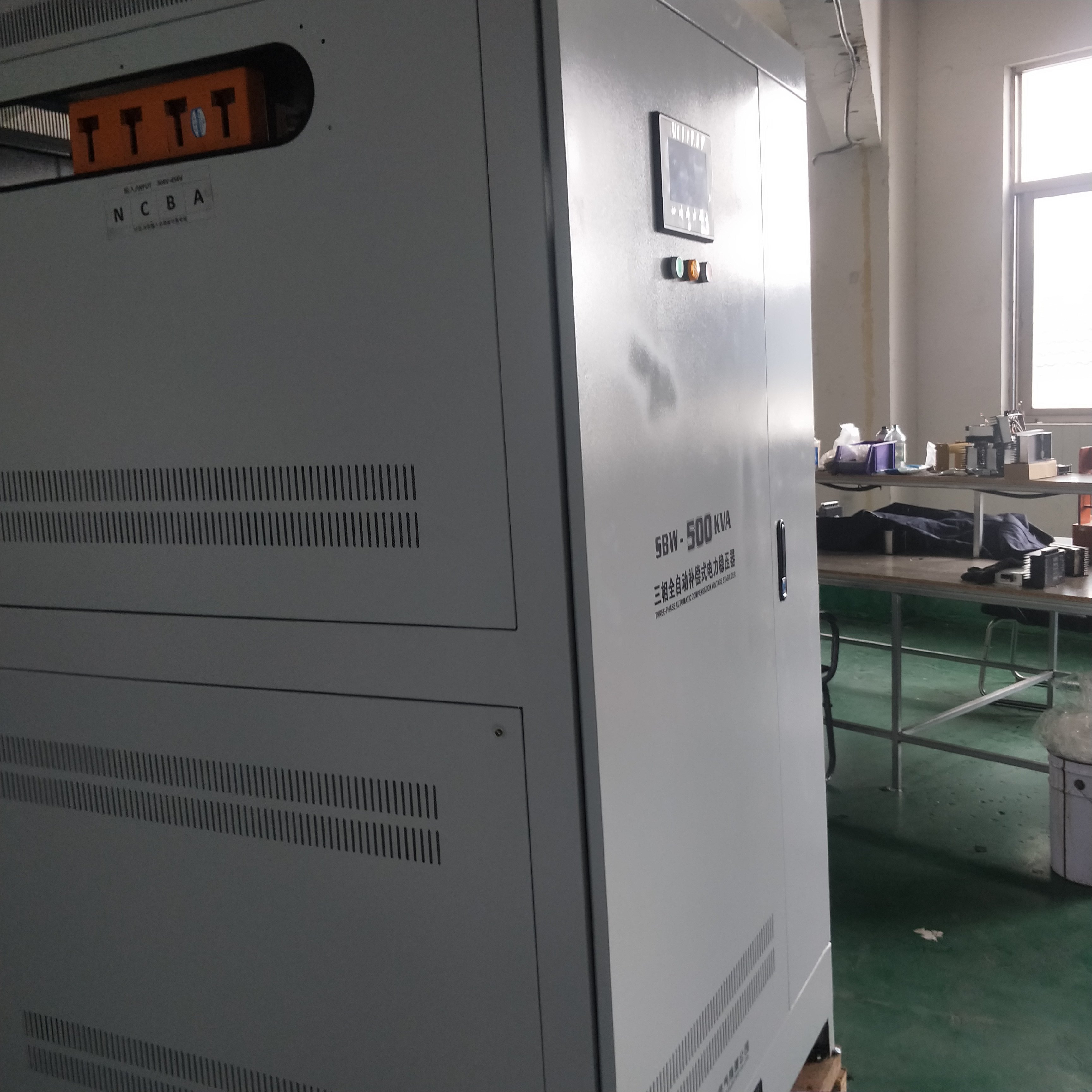 三相交流電源穩(wěn)壓器